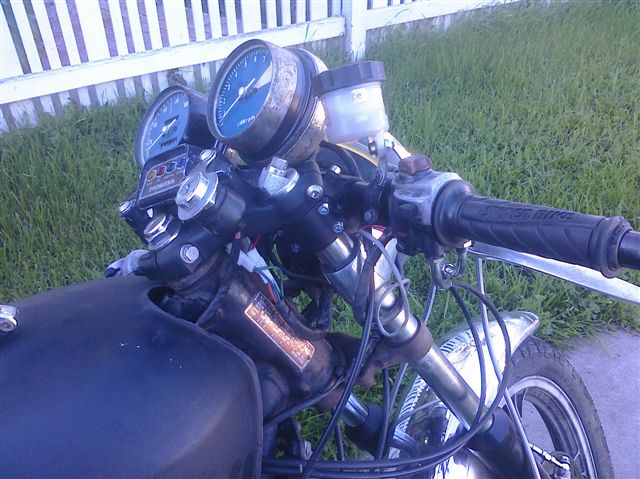 ./photos/Moto_Pics/CB750_Controls/CIMG0048.jpg