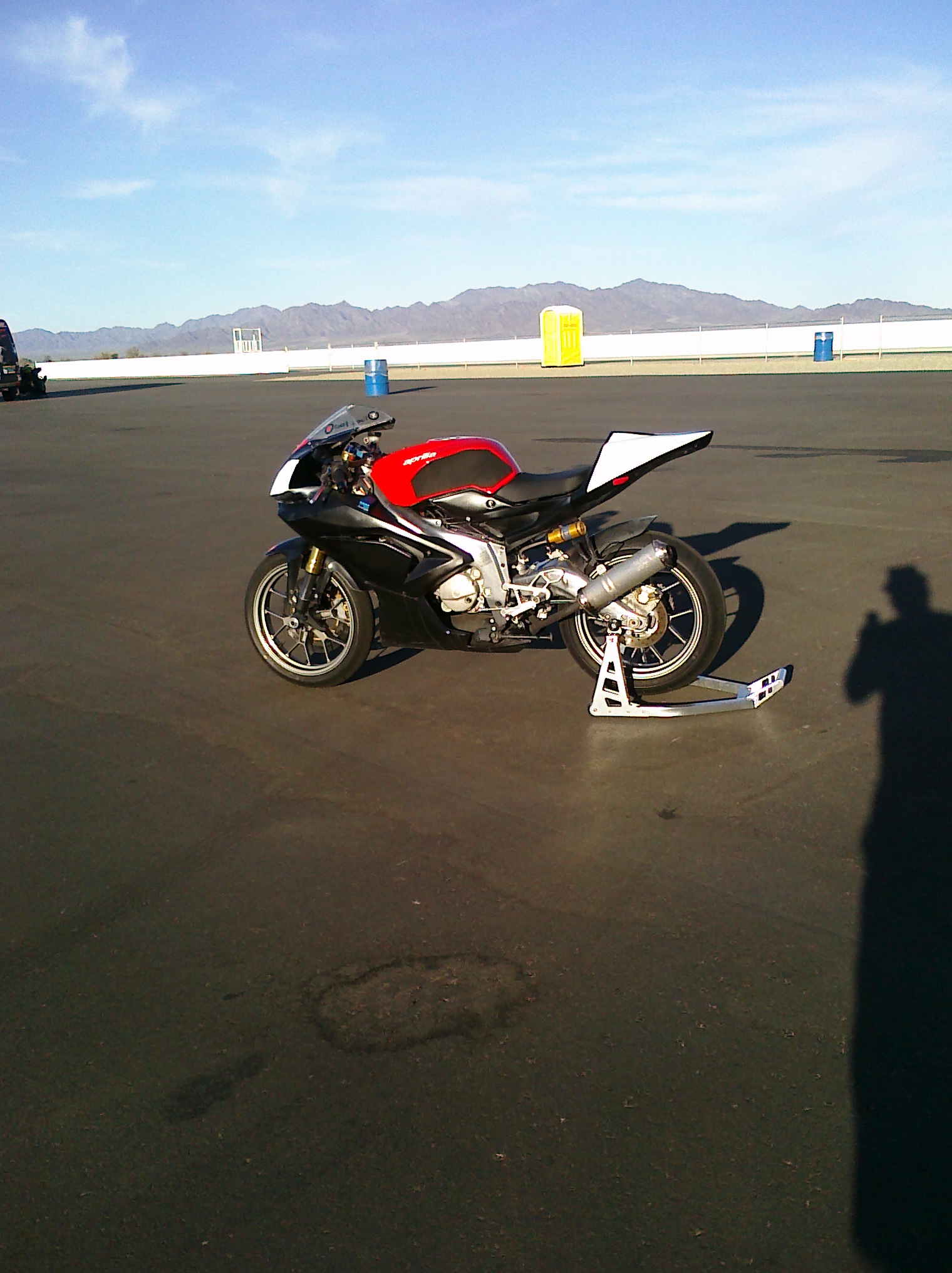 ./photos/Moto_Pics/Chuckwalla_5-1-10/CIMG0096.jpg