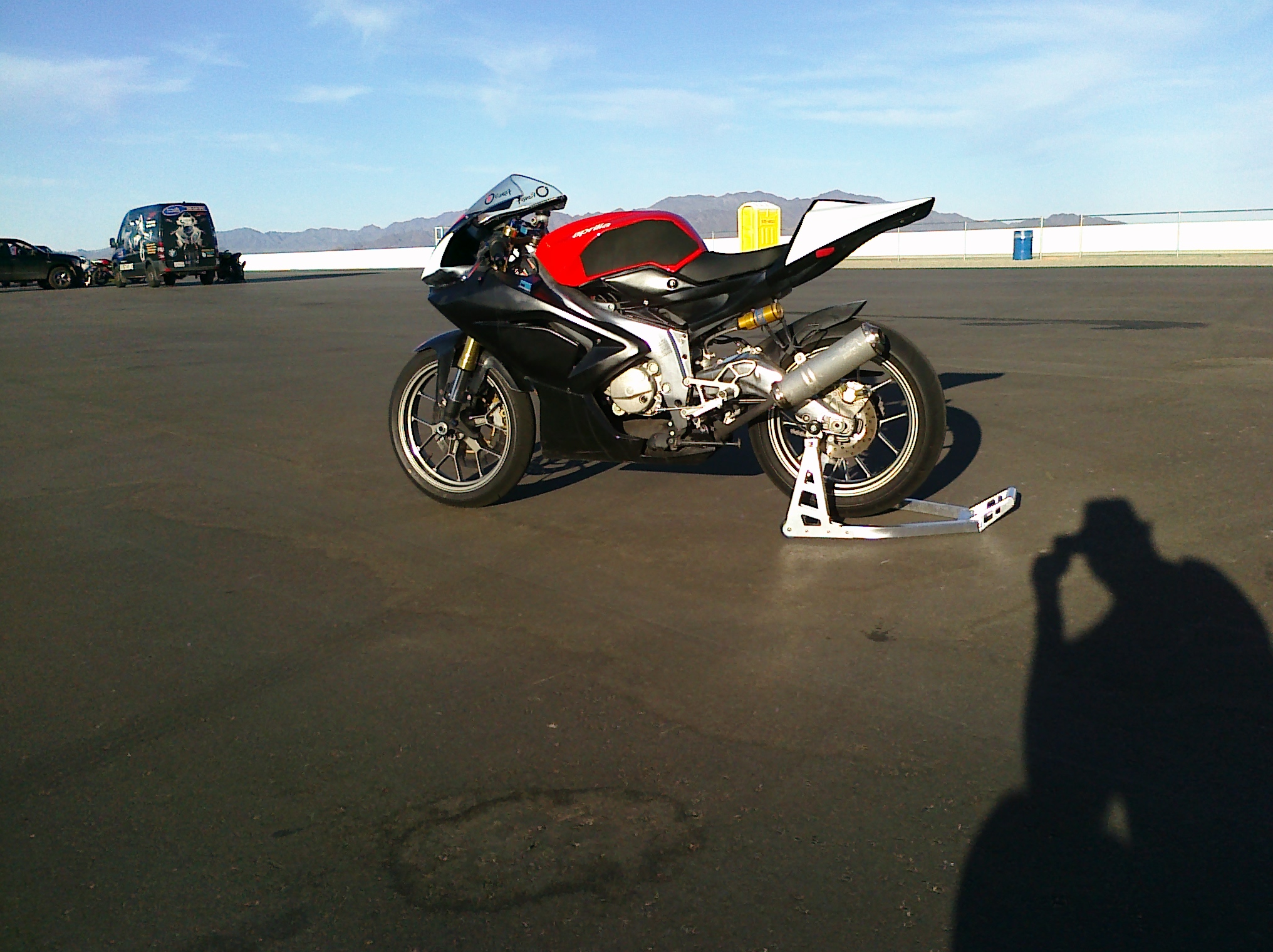 ./photos/Moto_Pics/Chuckwalla_5-1-10/CIMG0097.jpg