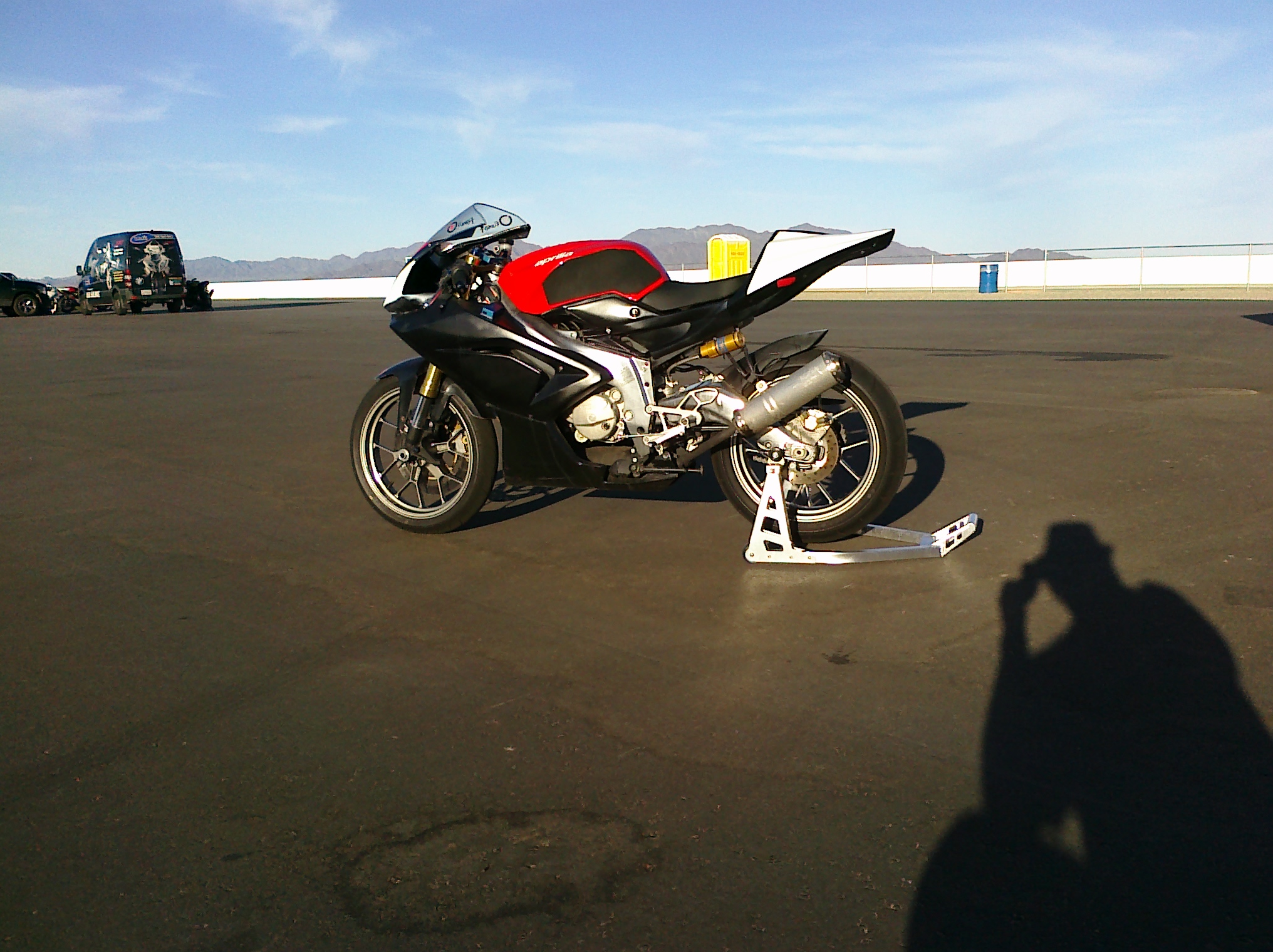 ./photos/Moto_Pics/Chuckwalla_5-1-10/CIMG0101.jpg